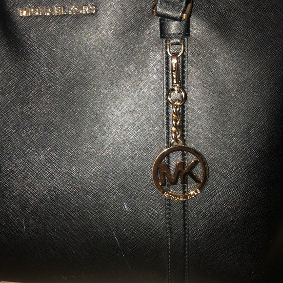 Micheal Kors Tote - Picture 3 of 5